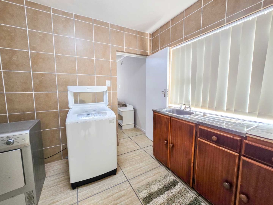5 Bedroom Property for Sale in Jongensfontein Western Cape